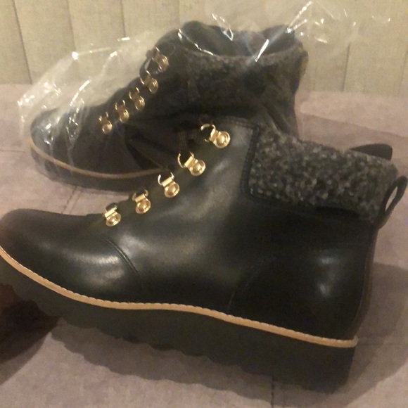 NWT Cole Haan waterproof boots size 7.5B - Picture 2 of 9